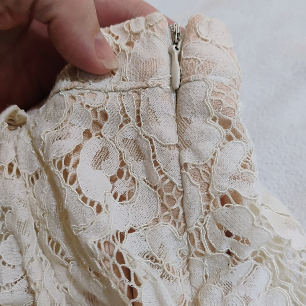 Forever 21 Cream Floral Lace Mini Skirt - Picture 2 of 8